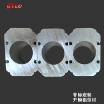 方形圆孔